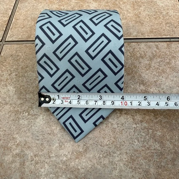 Gucci Silk Stylish Geometric Patterned Tie - Picture 10 of 10